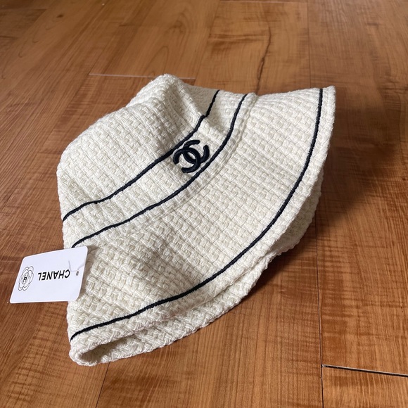 CHANEL Ivory Tweed Bucket Hat BNWT - Picture 1 of 6